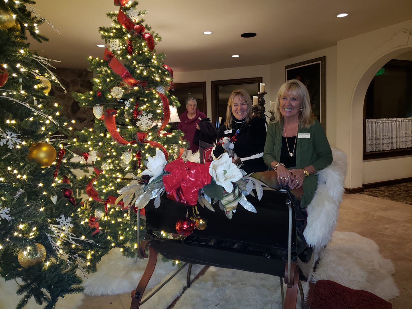 Connie and Pam Leavenworth WA 2018 in sleigh at Enzian Inn